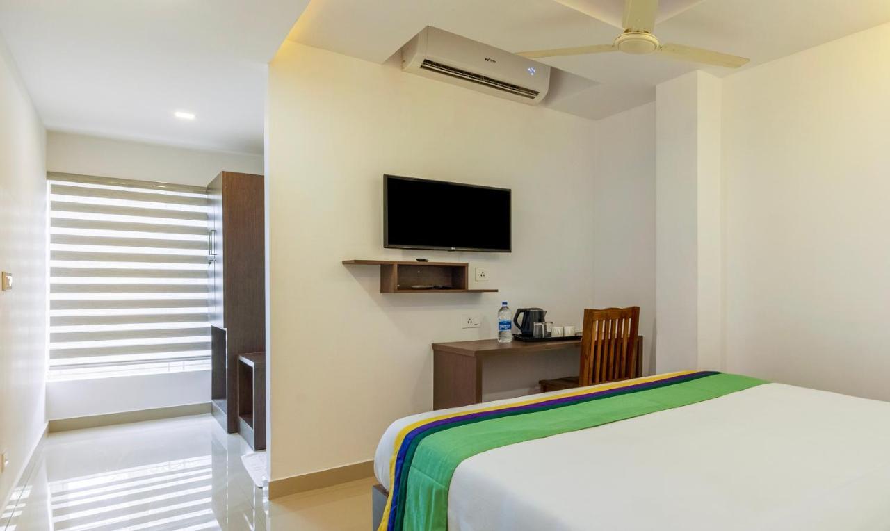 Treebo Trend Airport Avenue Plaza Cochin Airport Hotel Kochi Buitenkant foto